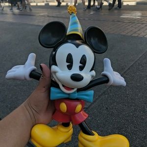 Mickey mouse sipper cup with BUTTON